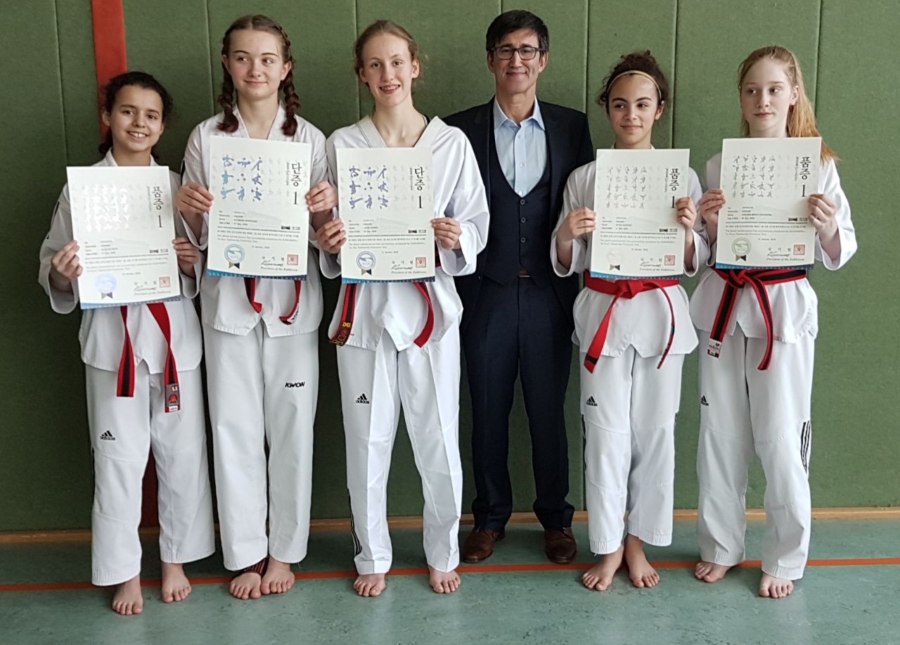 Erolgreiche DAN-Prüfung 2018 beim TKD Center Iserlohn